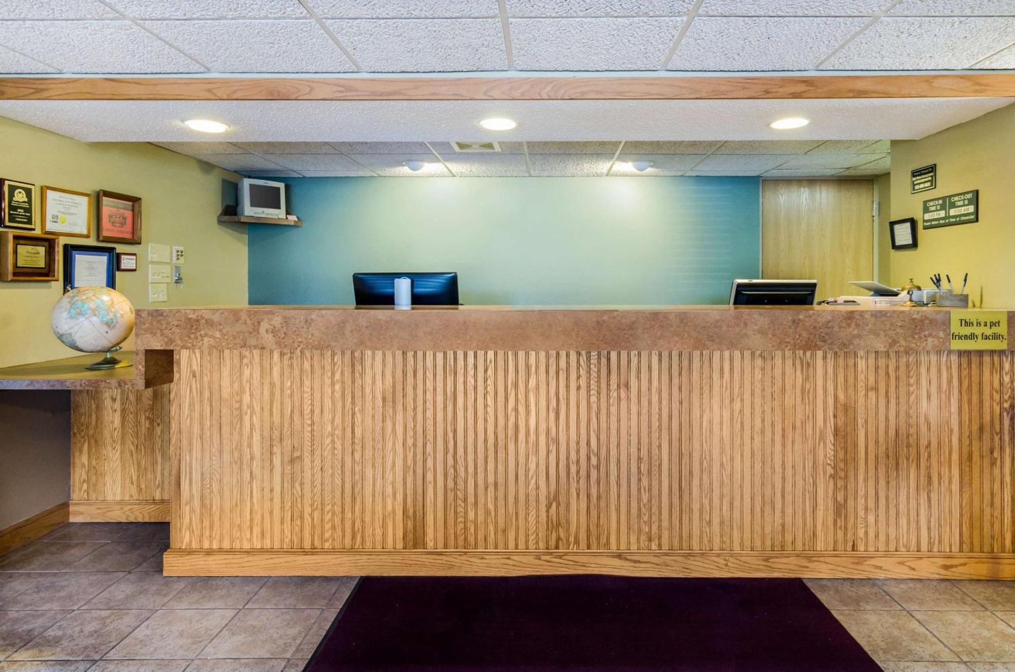 Rodeway Inn Hesston Exterior foto