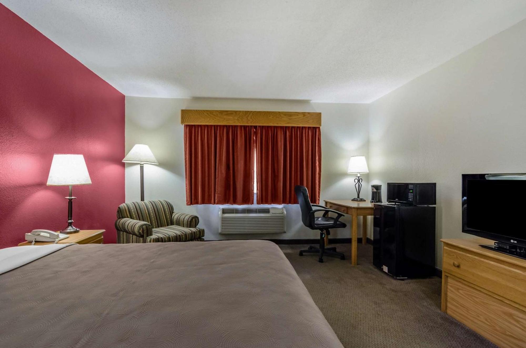 Rodeway Inn Hesston Exterior foto