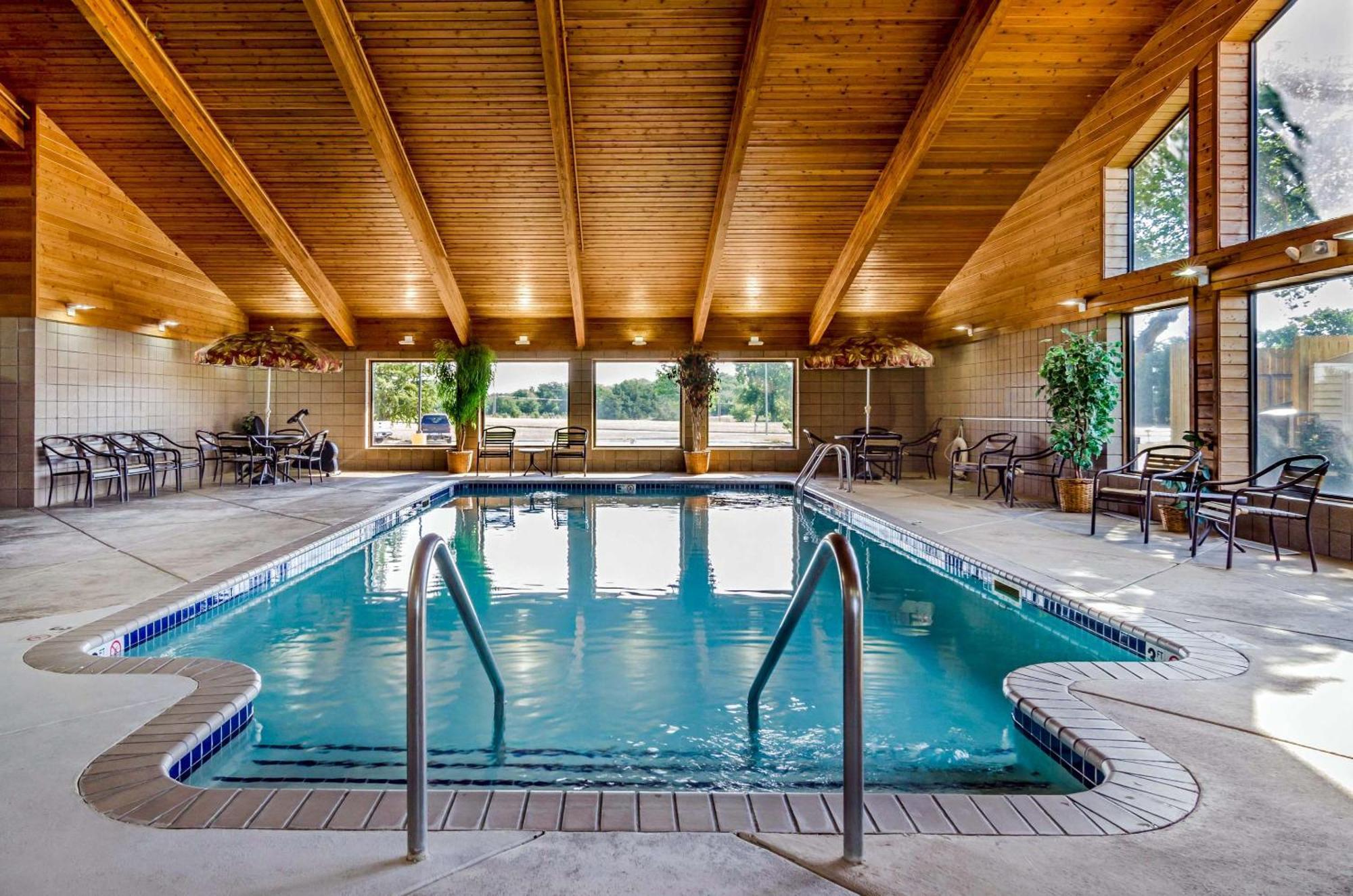 Rodeway Inn Hesston Exterior foto